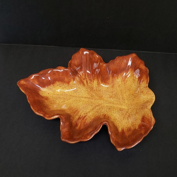 ASTOR LANE OAK LEAF DECORATIVE CANDY/NUT DISH - Picture 2 of 7